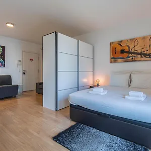 Bright & Comfy Flat In By Lovelystay , Lisboa Portugal